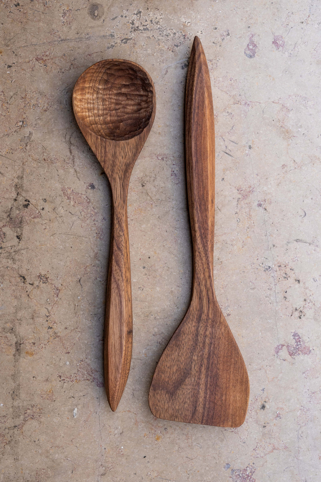 Cuillère de service en bois sculptée à la main