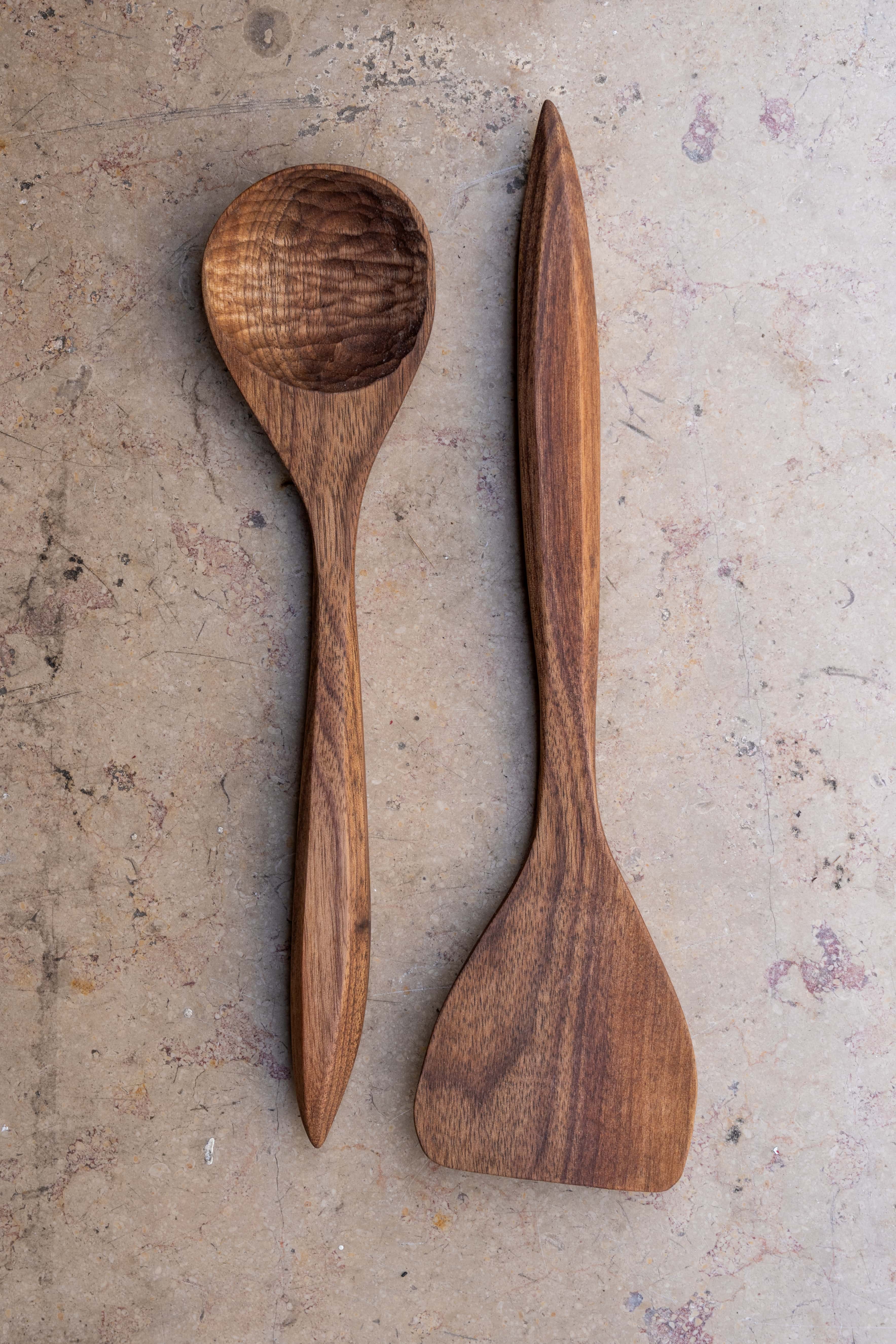 Spatule de service en bois sculptée à la main